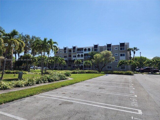 7820 Camino Real in Miami, FL - Building Photo - Building Photo