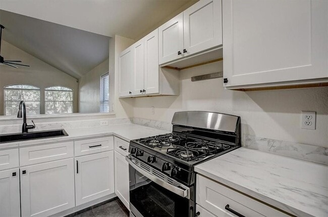 2016 Ravenscroft Dr in Austin, TX - Building Photo - Building Photo