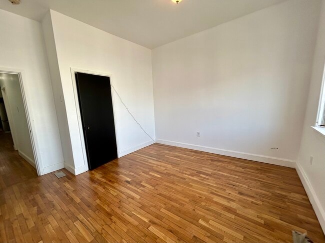 2823 W Girard Ave, Unit 2R in Philadelphia, PA - Foto de edificio - Building Photo