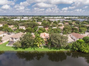 4950 Pelican Manor in Coconut Creek, FL - Building Photo - Building Photo