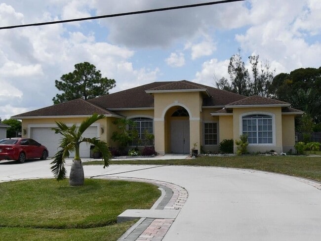 property at 368 NW Bayshore Blvd