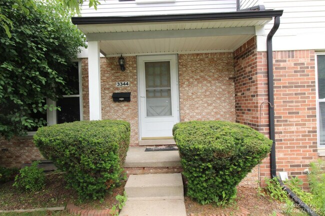 3344 Burbank Dr in Ann Arbor, MI - Building Photo - Building Photo