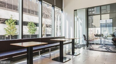 450 N 18th St, Unit STUDIO-MODEL in Philadelphia, PA - Building Photo - Building Photo