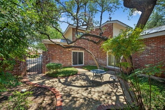 1 Villa Bonita in San Antonio, TX - Building Photo - Building Photo