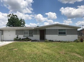 2151 Dixie Garden Loop in Holiday, FL - Building Photo