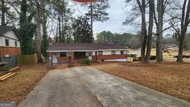 3237 Bobolink Dr in Decatur, GA - Building Photo - Building Photo