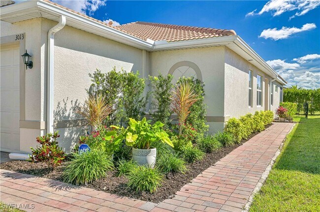 3013 Royal Gardens Ave in Ft. Myers, FL - Building Photo - Building Photo