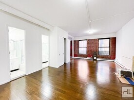 BROADWAY in New York, NY - Building Photo