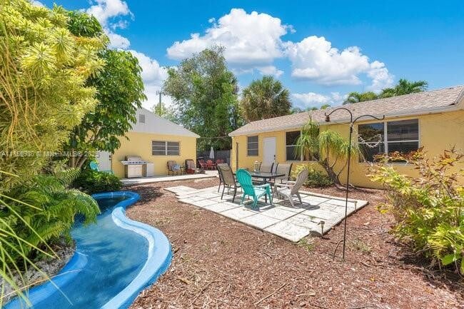 property at 209 S Palmway