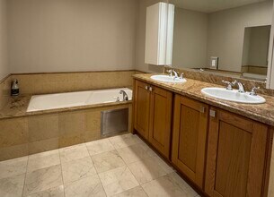 2101 S Beverly Glen Blvd, Unit Beverly Glen in Los Angeles, CA - Building Photo - Building Photo