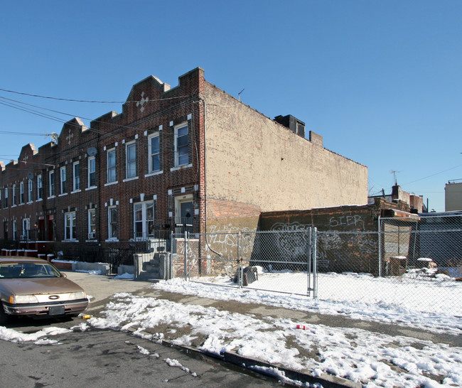 225 Atkins Ave in Brooklyn, NY - Building Photo - Building Photo