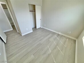 8668 Tomnitz Ave in Las Vegas, NV - Building Photo - Building Photo