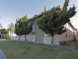 910-916 S Fann St in Anaheim, CA - Building Photo