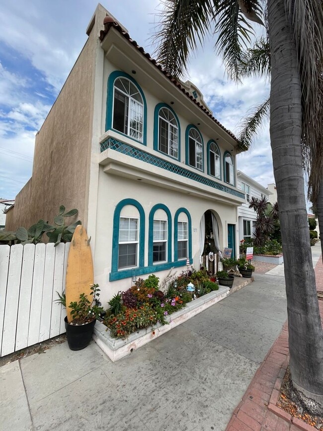 29 Granada Ave in Long Beach, CA - Building Photo - Building Photo
