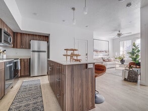 Vida at Daybreak Phase 1 in South Jordan, UT - Foto de edificio - Building Photo