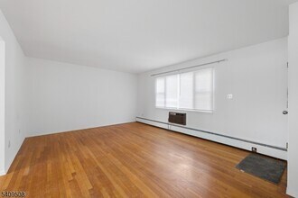 43 Conforti Ave in West Orange, NJ - Building Photo - Building Photo