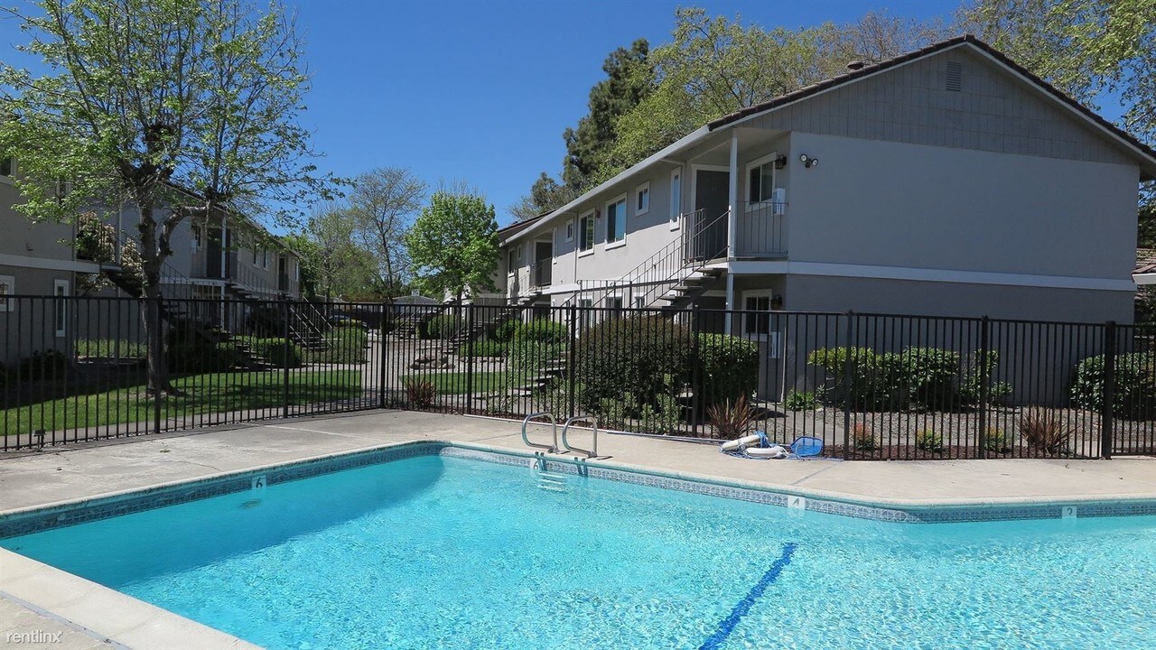 6500 Country Club Dr-Unit -Apt 15 in Rohnert Park, CA - Building Photo