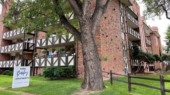Park Bonfoy in Colorado Springs, CO - Building Photo