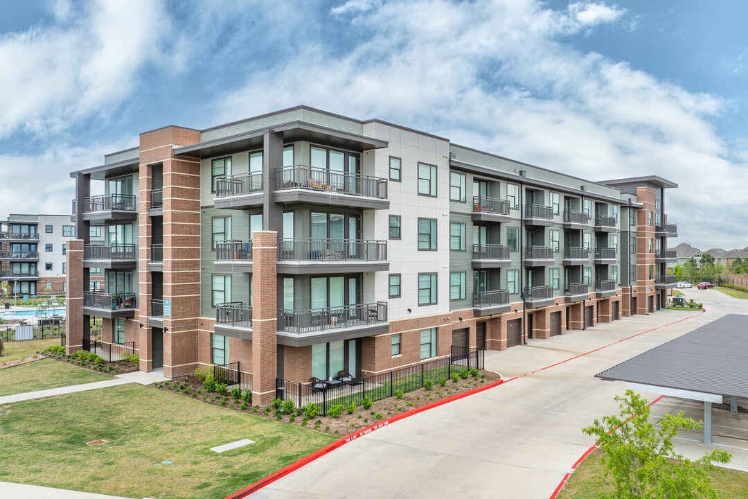 Starling At Bridgeland in Cypress, TX - Building Photo