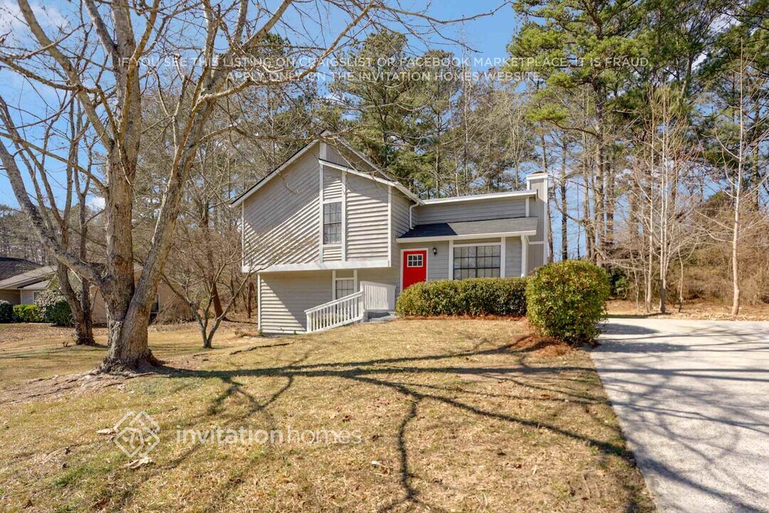 2041 Wendover Dr in Snellville, GA - Building Photo
