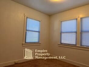 537 NE Winchester St in Roseburg, OR - Building Photo - Building Photo