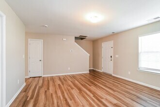 311 Hunslet Cir in Charlotte, NC - Building Photo - Building Photo