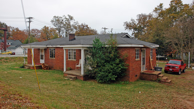 403 Cedar Ln Rd in Greenville, SC - Building Photo - Building Photo