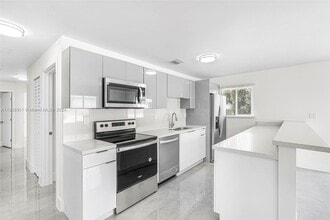 933 NW 50th St in Miami, FL - Building Photo - Building Photo