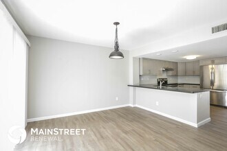 19205 N 6th St, Unit 315 in Phoenix, AZ - Foto de edificio - Building Photo