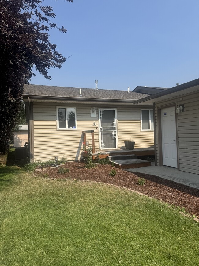 property at 3019 Colton Blvd