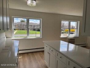 35 Manchester Ct in Freehold, NJ - Building Photo - Building Photo