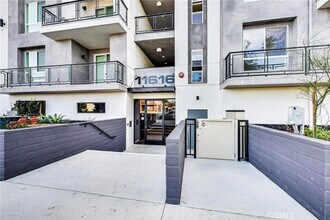 11616 Burbank Blvd in Los Angeles, CA - Building Photo - Building Photo