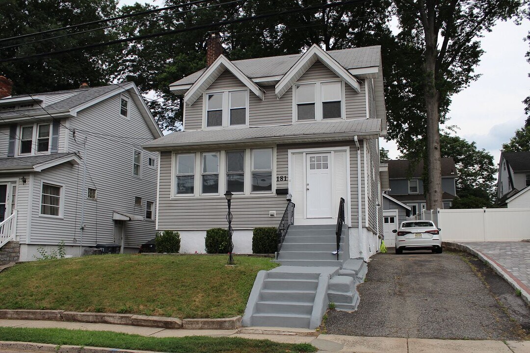 181 Chestnut Ave in Bogota, NJ - Building Photo