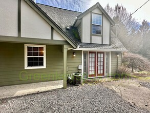 1734 SW Taylors Ferry Rd in Portland, OR - Building Photo - Building Photo