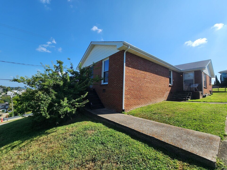 256 35th Ave N in Nashville, TN - Building Photo