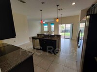 1315 Moss Creek Ln in Champions Gate, FL - Foto de edificio - Building Photo