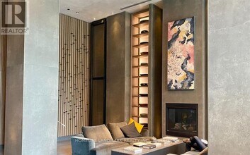 55 Charles St E in Toronto, ON - Building Photo - Building Photo