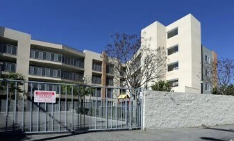 6050 S Western Ave in Los Angeles, CA - Building Photo