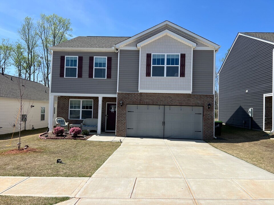885 Honeybush Dr in Lyman, SC - Building Photo