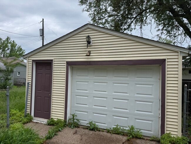 5029 47th Ave in Moline, IL - Building Photo - Building Photo