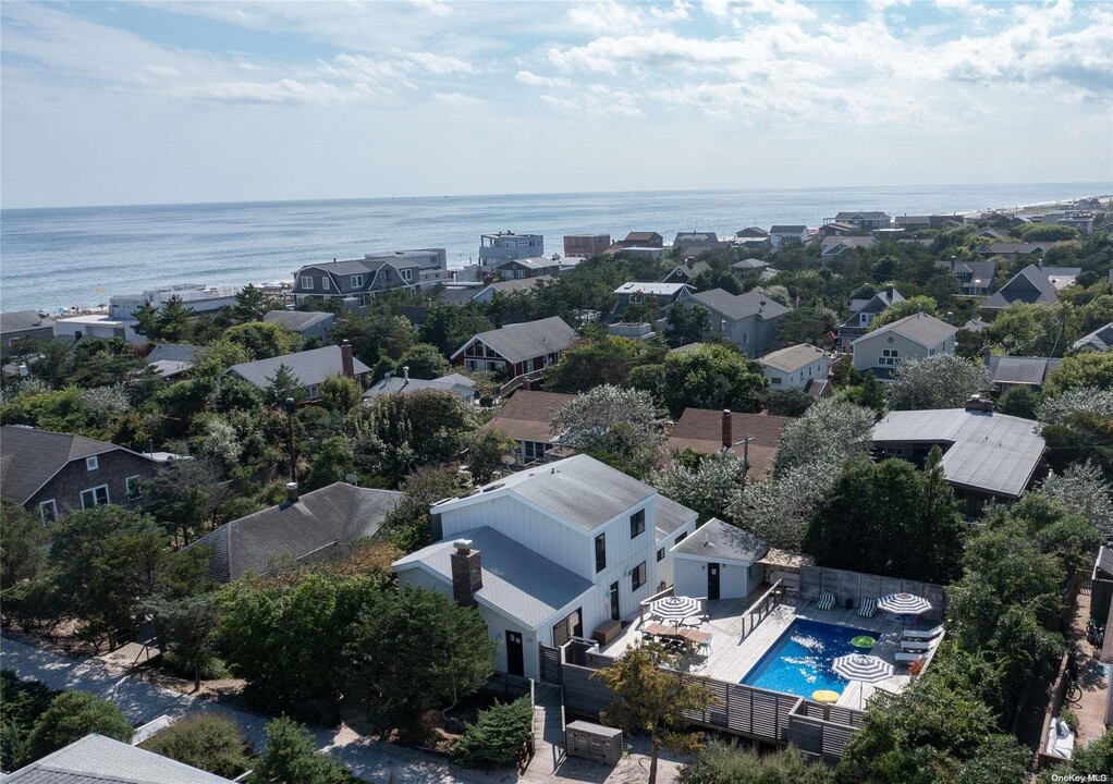 220 Cottage Walk in Ocean Beach, NY - Building Photo