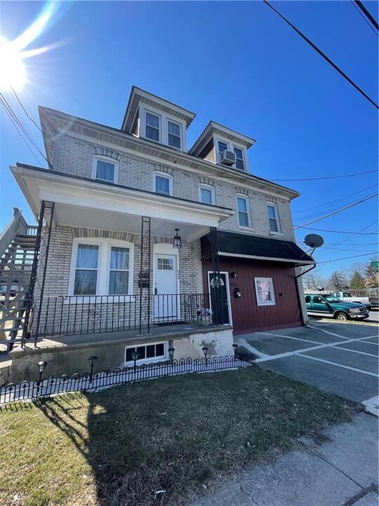 648 Line St, Unit 2 in Easton, PA - Building Photo