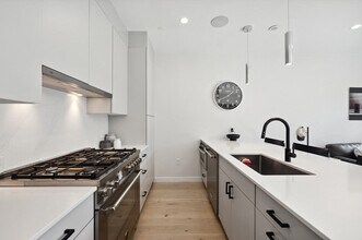 340 W 2nd St in Boston, MA - Building Photo - Building Photo