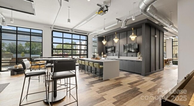 2314 Berryhill Rd in Charlotte, NC - Foto de edificio - Building Photo