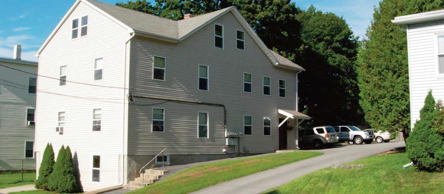 39 Whitcomb St in Webster, MA - Foto de edificio