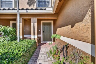 2990 SE Lexington Lakes Dr in Stuart, FL - Building Photo - Building Photo