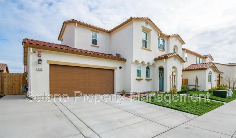 537 Lavender Dr in Vacaville, CA - Building Photo