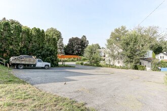 175 S Enola Dr in Enola, PA - Foto de edificio - Building Photo