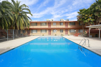 University Gardens Apartments in Tucson, AZ - Building Photo - Building Photo