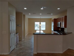 2140 Waterton Rivers Dr in Henderson, NV - Building Photo - Building Photo